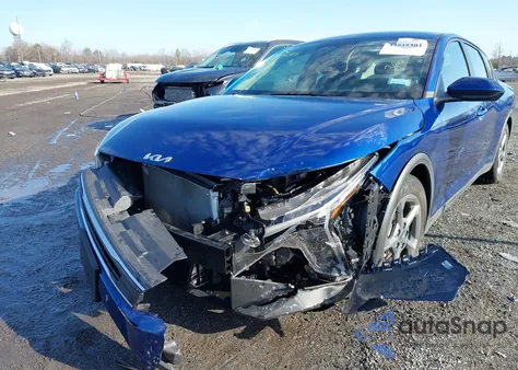 2025 Kia K4 Lxs z USA, uszkodzony, nr VIN 3KPFT4DE3SE088096